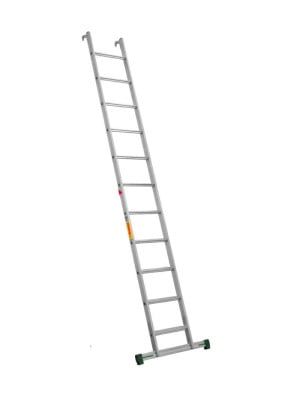 Échelle de meunier aluminium Prima – 68° – avec crochets sur fond blanc