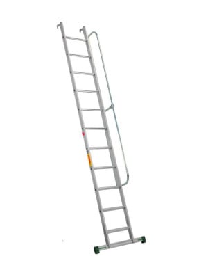 Échelle de Meunier Aluminium Prima Inclinaison 68° Avec Crochets + 1 Rampe sur fond blanc