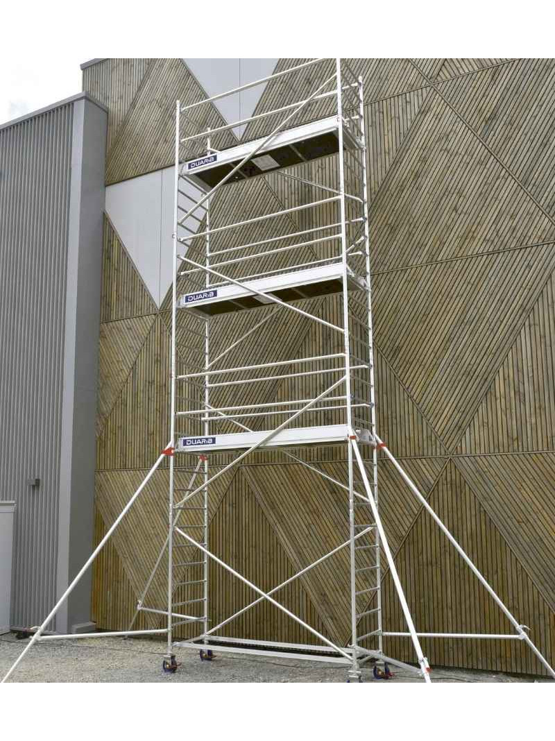 Échafaudage roulant aluminium Docker sur chantier – Version lisses – Largeur 85 cm – Hauteur 6,90 m – Longueur 2,54