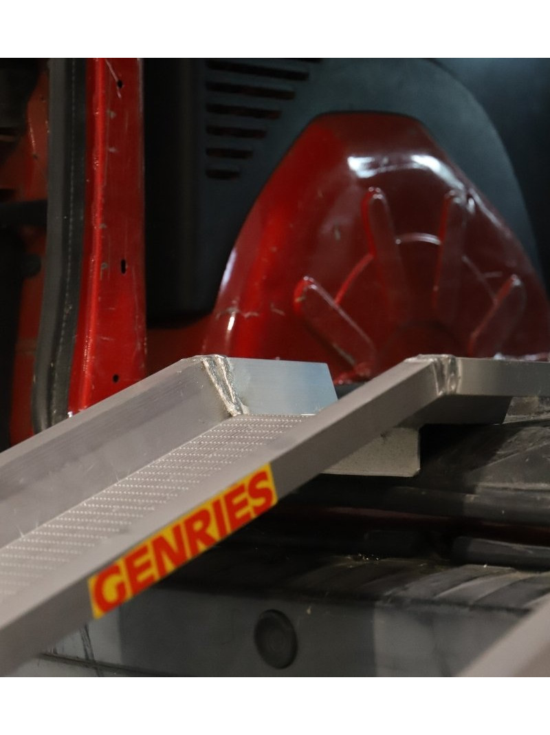 Paire de rampes de chargement M050 guidage de roues (largeur 24cm)- jusqu'à 1,5T - détails