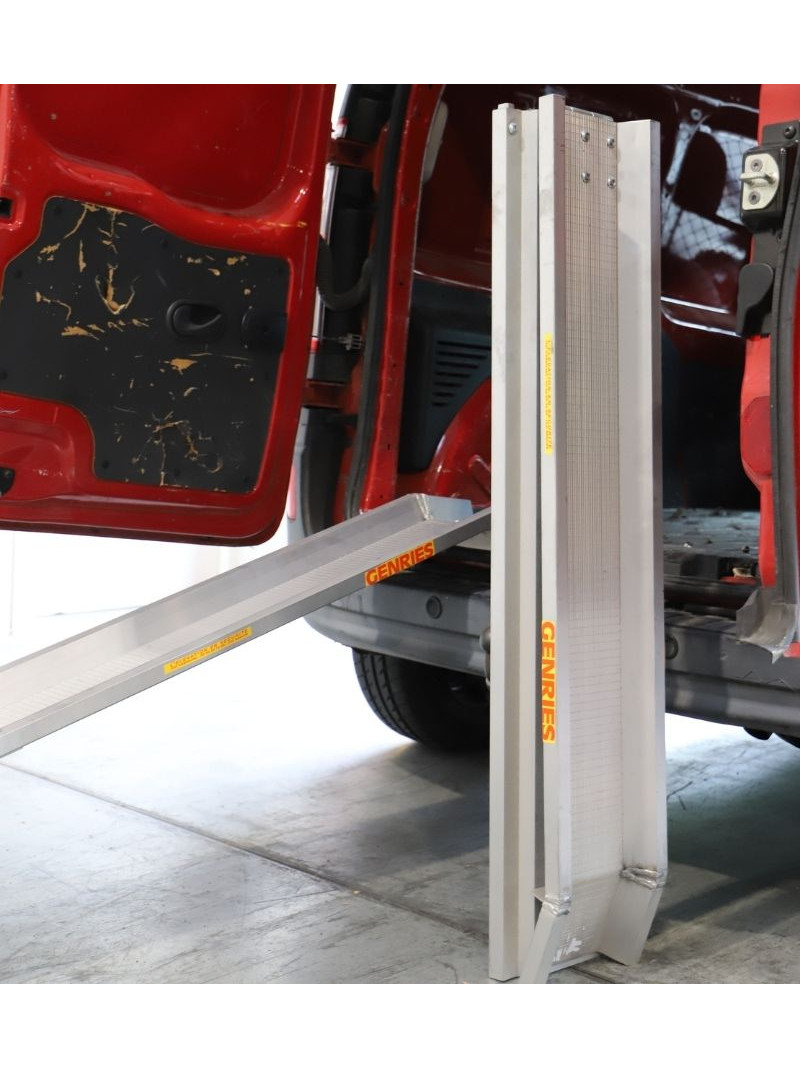 Paire de rampes pliantes M050 avec guidage de roues - pliées et dépliées
