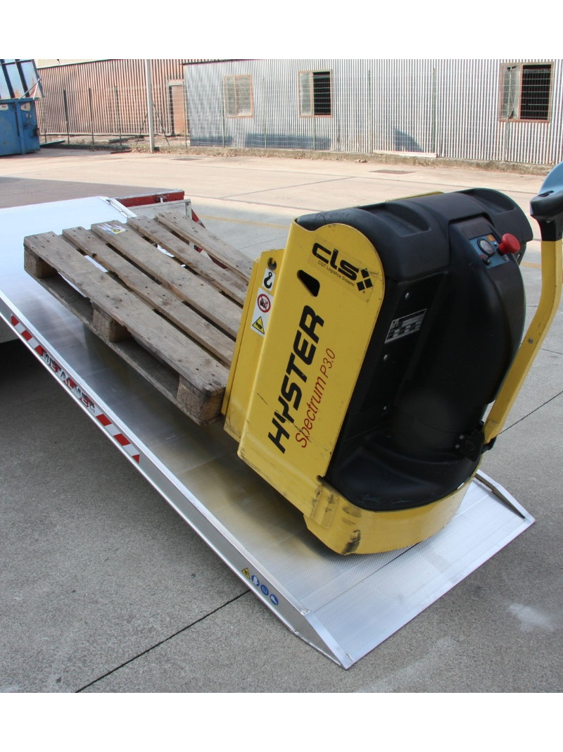 Rampe large pour manutention - plan large